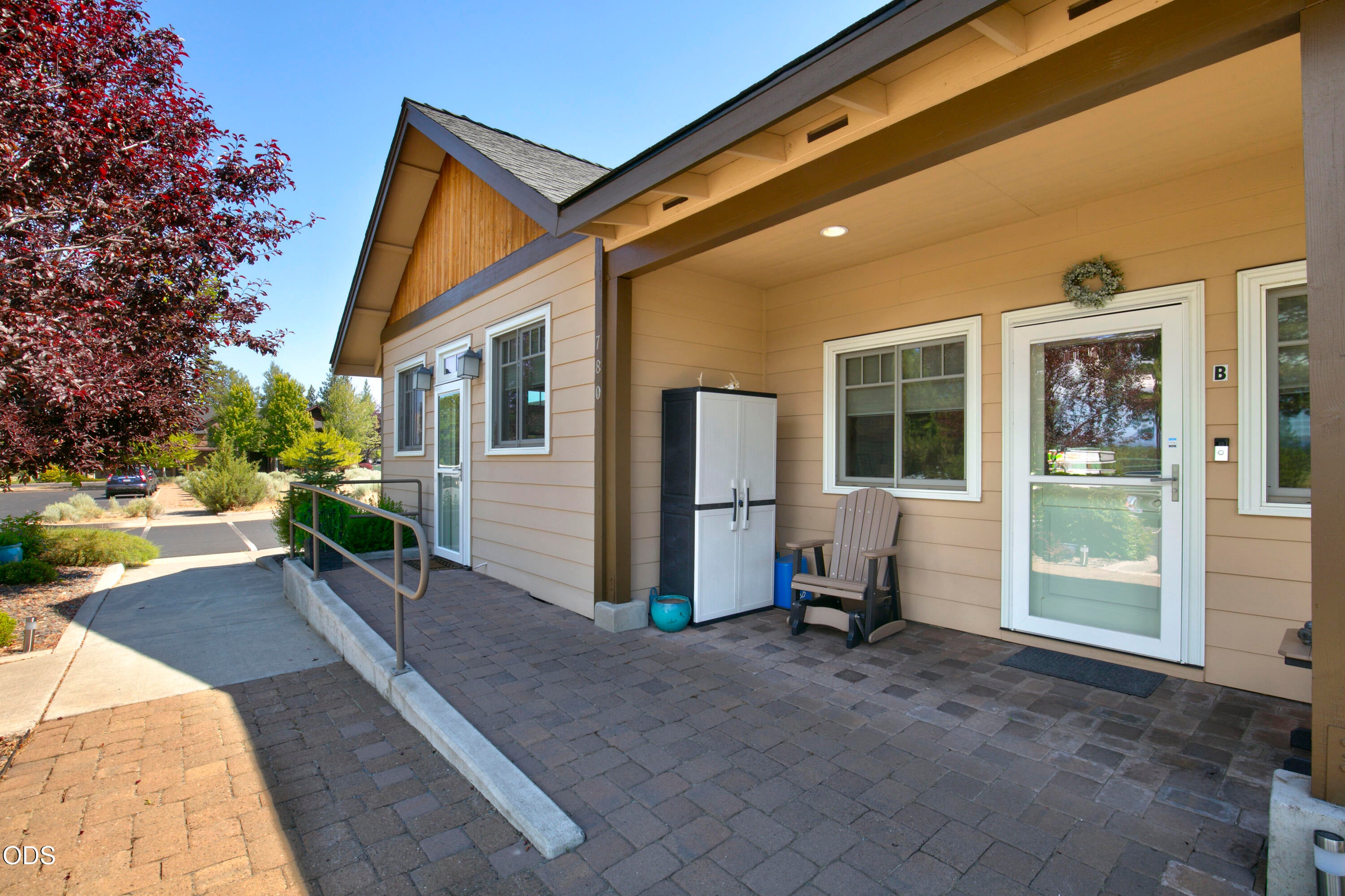 780 West View Loop Sisters, OR 97759 - Photo 3 of 21 Gallery Image 3