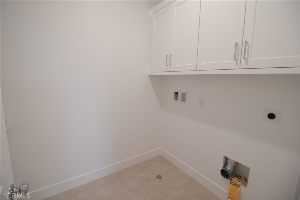 635 Gadwall Irvine, CA 92618 - Photo 10 of 27 a bathroom with white cabinets