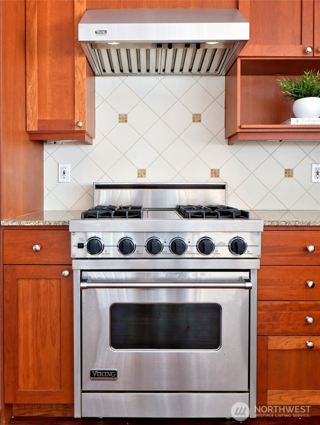 1500 4th Avenue, Unit 905 Seattle, WA 98101 - Photo 6 of 20 a stove top oven sitting inside of a kitchen