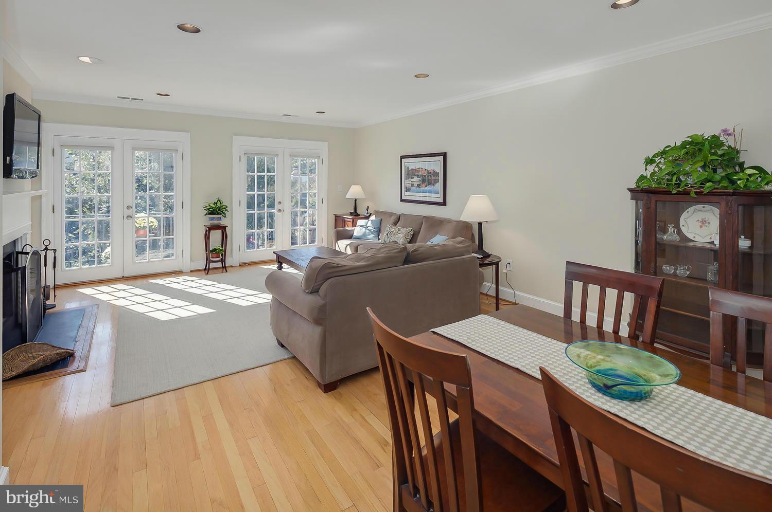 3281 Sutton Place Northwest, Unit B Washington, DC 20016 - Photo 9 of 29 Living Room