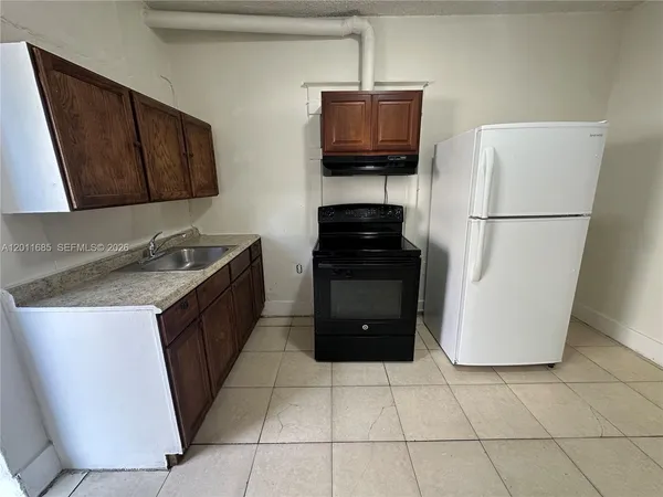 $900 | 1767 Northwest 5th Street, Unit 3, Miami, FL 33125