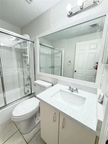 $2,600 | 2901 Riverside Drive, Unit 102, Coral Springs, FL 33065