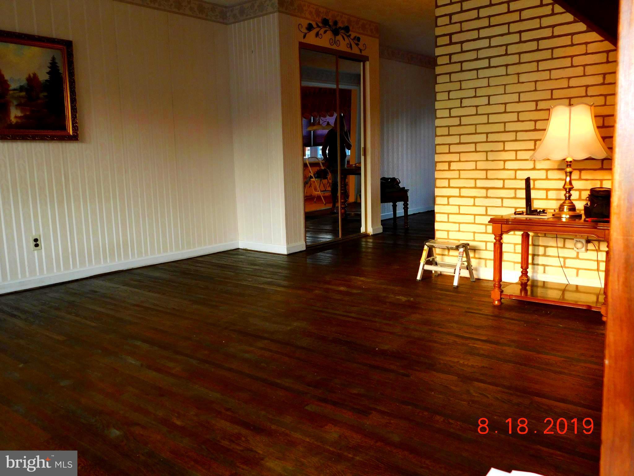 12866 Medford Road Philadelphia, PA 19154 - Photo 3 of 41