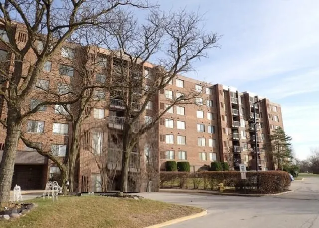 $52,100 | 400 Park Avenue, Unit 211, Calumet City, IL 60409