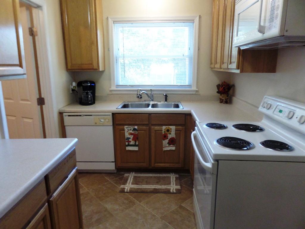 106 Peach Road Oak Ridge, TN 37830 - Photo 3 of 21 kitchen (2)