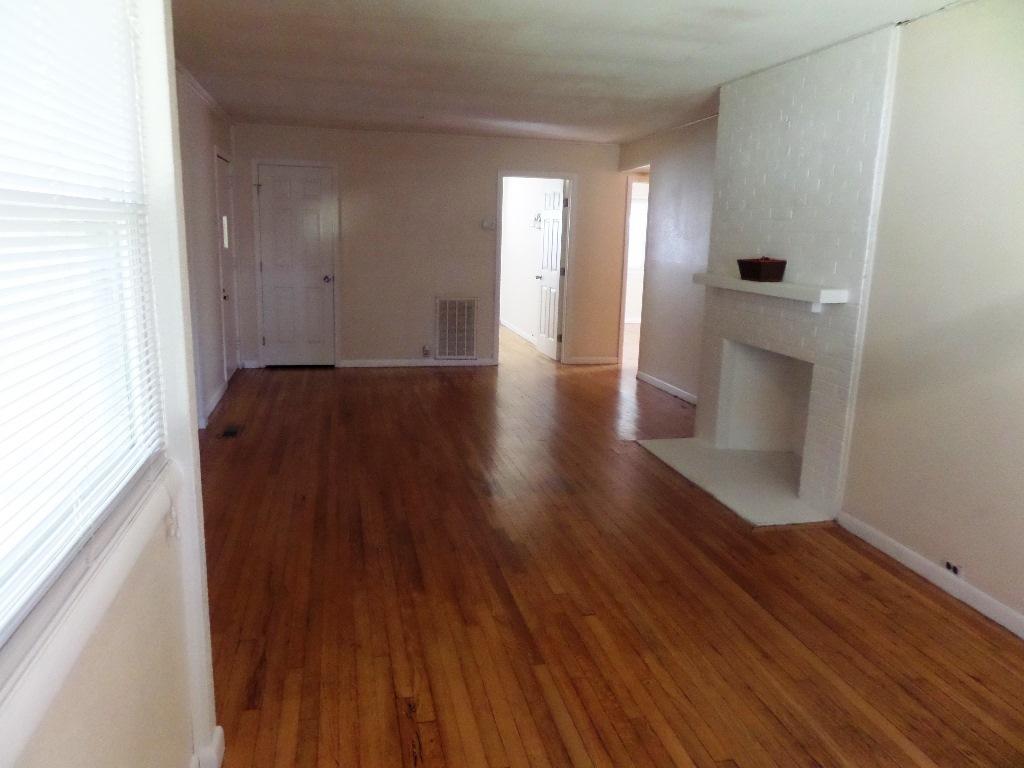 106 Peach Road Oak Ridge, TN 37830 - Photo 10 of 21 living3