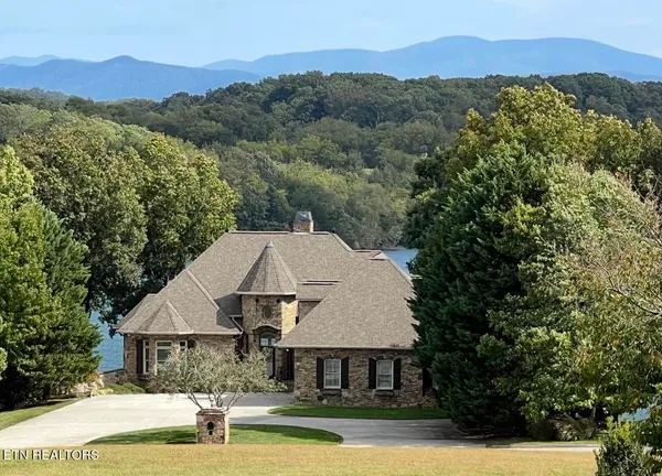 $2,400,000 | 275 Rock Point Drive, Vonore, TN 37885
