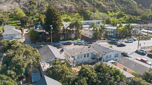 a view of a houses with yard and sitting area