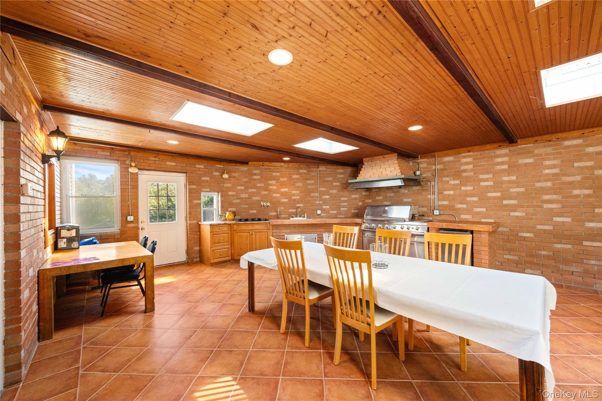 81 Avondale Road Yonkers, NY 10710 - Photo 31 of 48