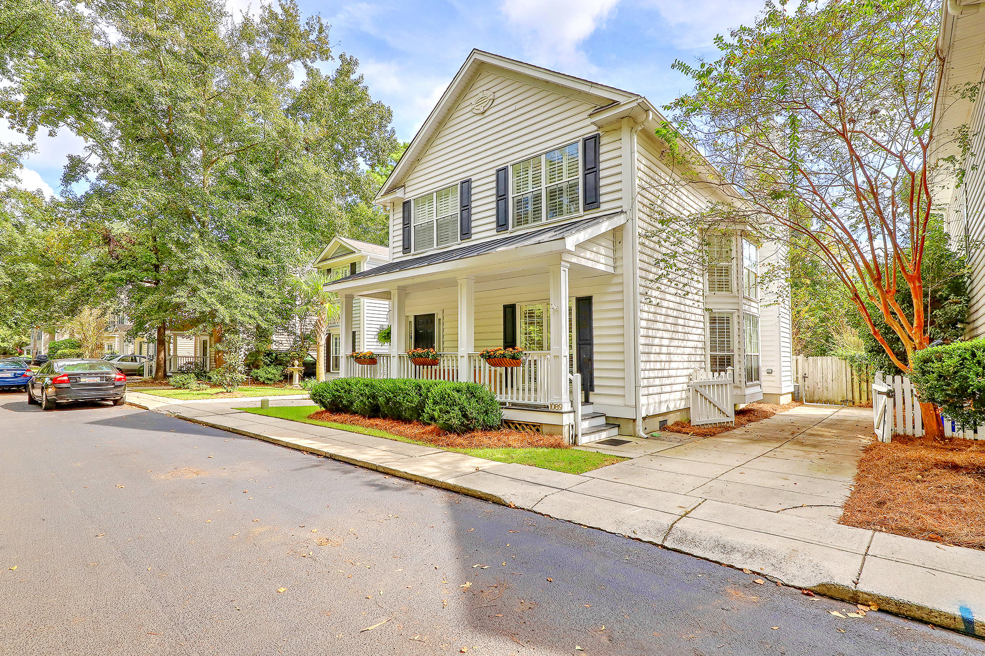 1089 Mathis Ferry Road Mount Pleasant, SC 29464 - Photo 3 of 36 IMG_9763_4_5