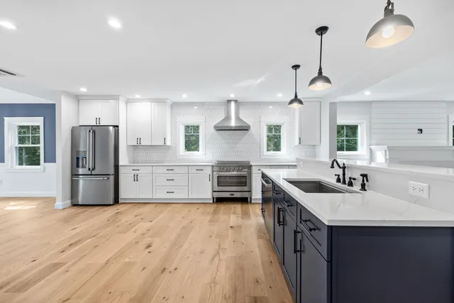 $1,695,000 | 11 Harbor Drive, Kennebunkport, ME 04046