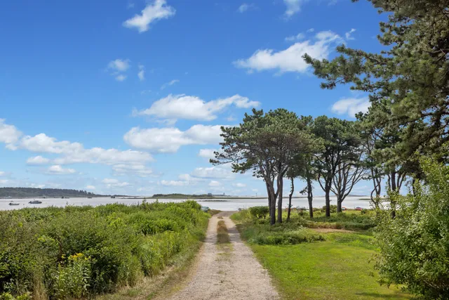 $1,695,000 | 11 Harbor Drive, Kennebunkport, ME 04046