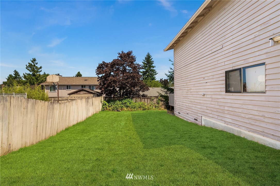 2714 Northeast 4th Court Renton, WA 98056 - Photo 14 of 24