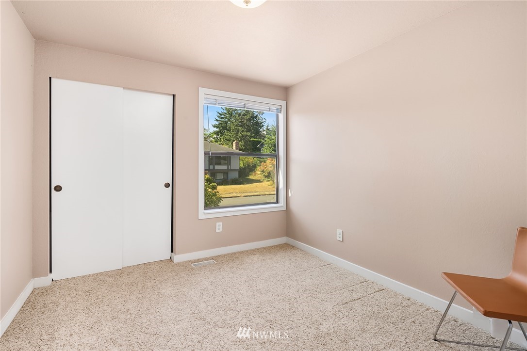 2714 Northeast 4th Court Renton, WA 98056 - Photo 23 of 24