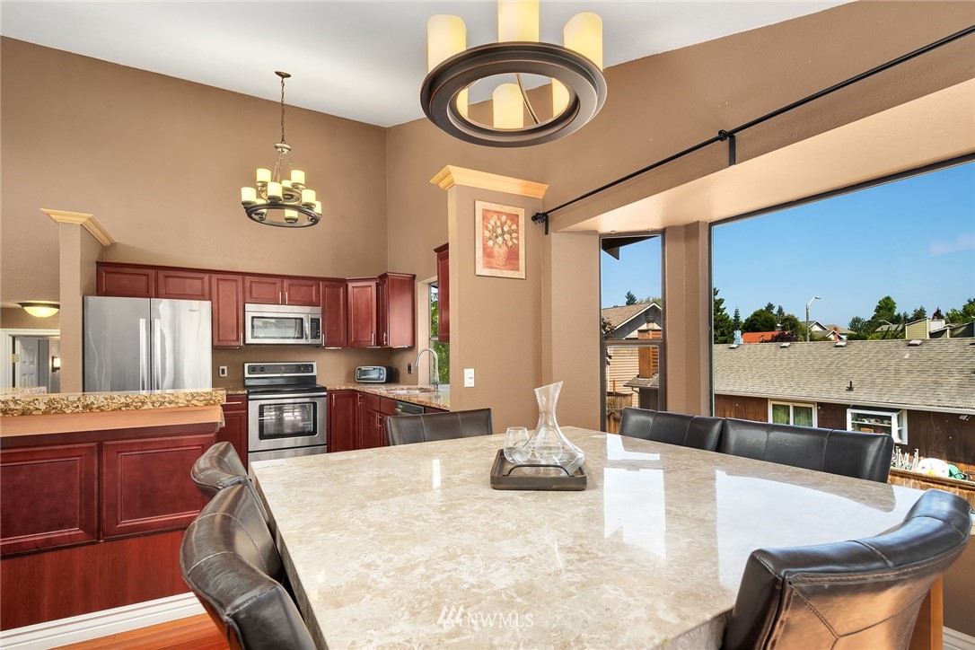 2714 Northeast 4th Court Renton, WA 98056 - Photo 6 of 24