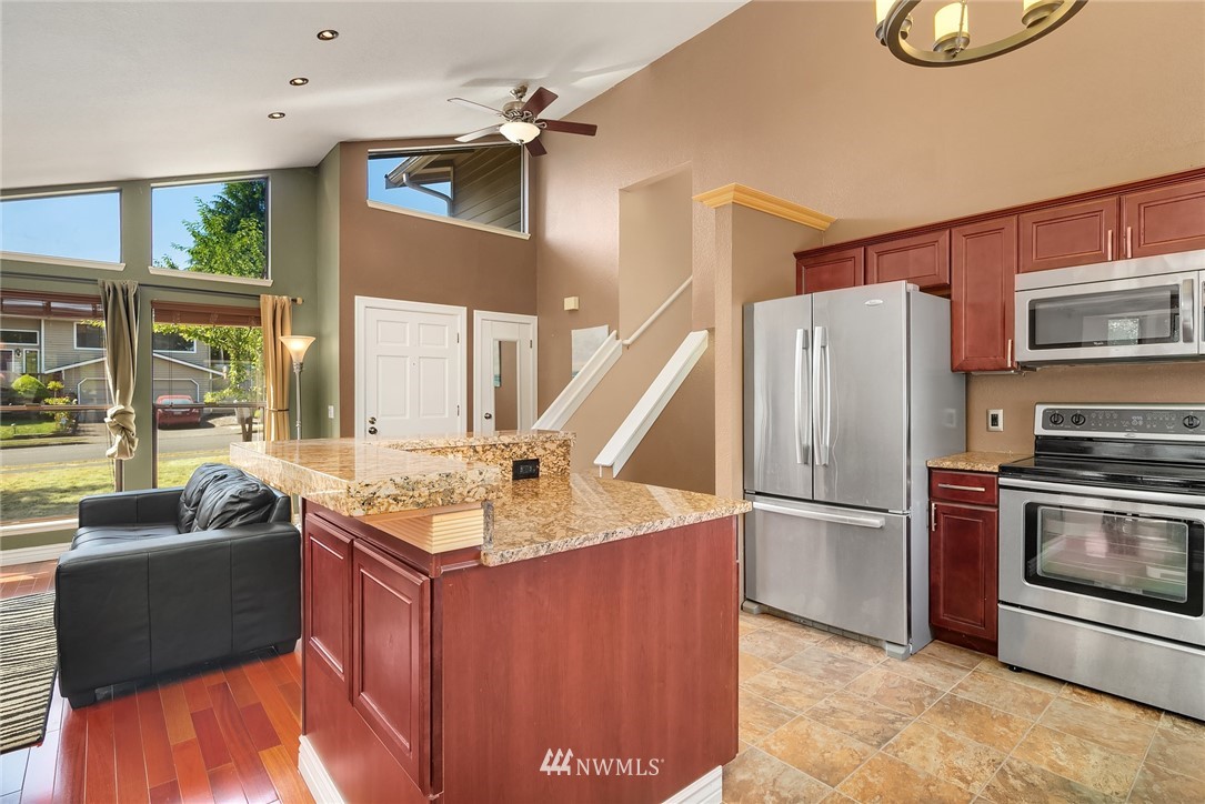 2714 Northeast 4th Court Renton, WA 98056 - Photo 8 of 24