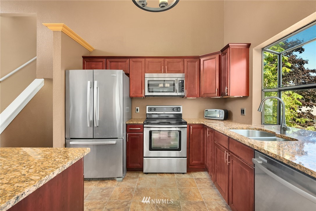 2714 Northeast 4th Court Renton, WA 98056 - Photo 9 of 24