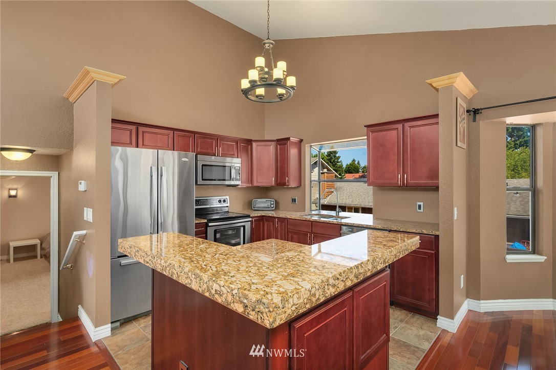 2714 Northeast 4th Court Renton, WA 98056 - Photo 10 of 24