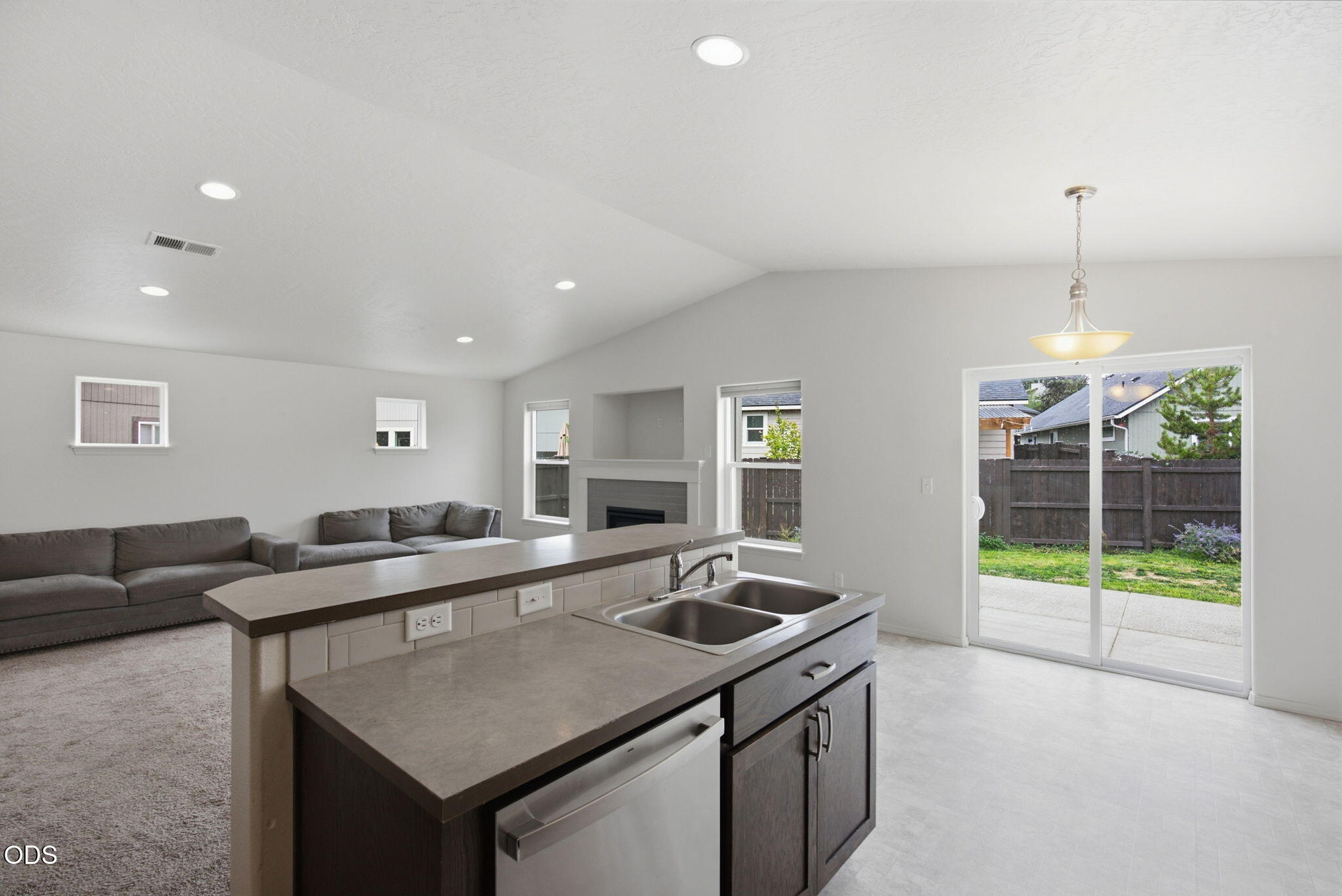 2981 Northeast Roxy Place Bend, OR 97701 - Photo 12 of 41 Gallery Image 12