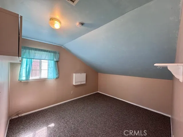 an empty room with a ceiling fan and closet area