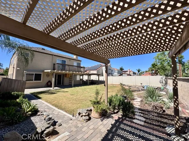 a view of a house with backyard