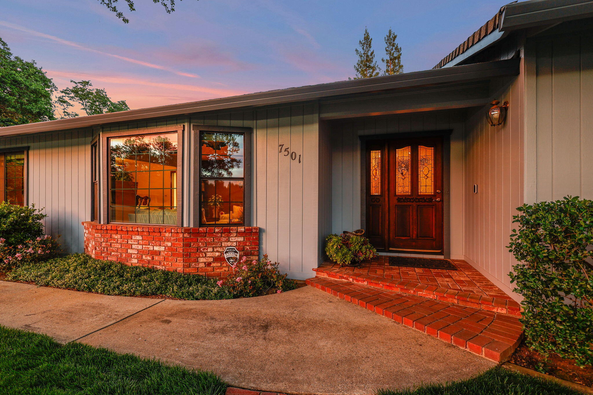 7501 Fiesta Way Redding, CA 96002 - Photo 3 of 66 5-web-or-mls-_K3A9003