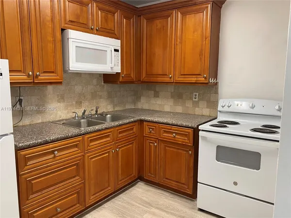 $2,300 | 380 East 35th Street, Unit 2118, Hialeah, FL 33013
