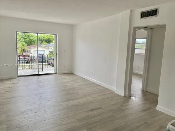 $2,300 | 380 East 35th Street, Unit 2118, Hialeah, FL 33013