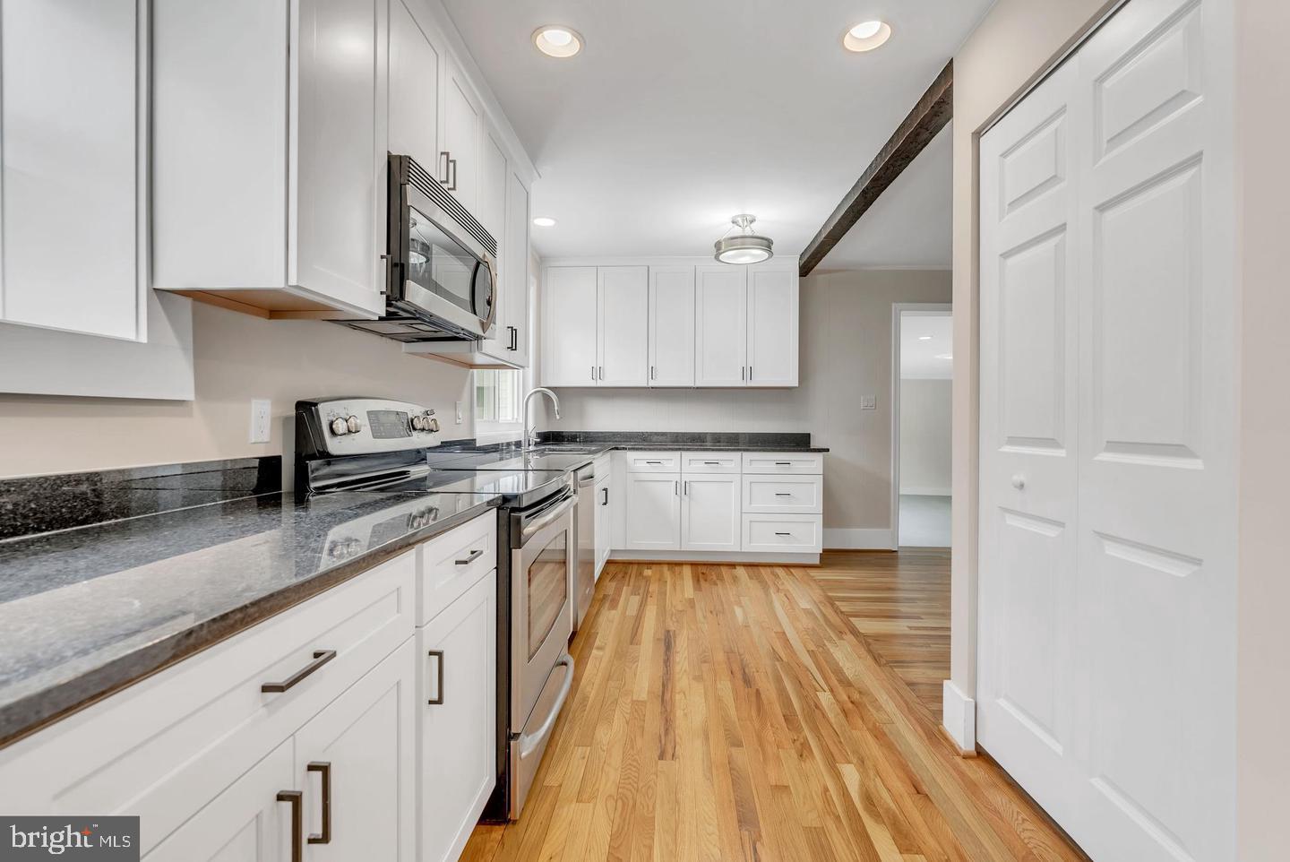 10911 Chandler Road Potomac, MD 20854 - Photo 13 of 58 Kitchen