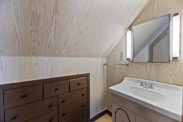 $159,900 | 17714 Burnham Avenue, Lansing, IL 60438