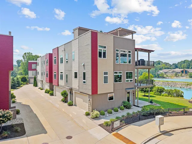 $685,000 | 1141 East Banta Court, Appleton, WI 54915