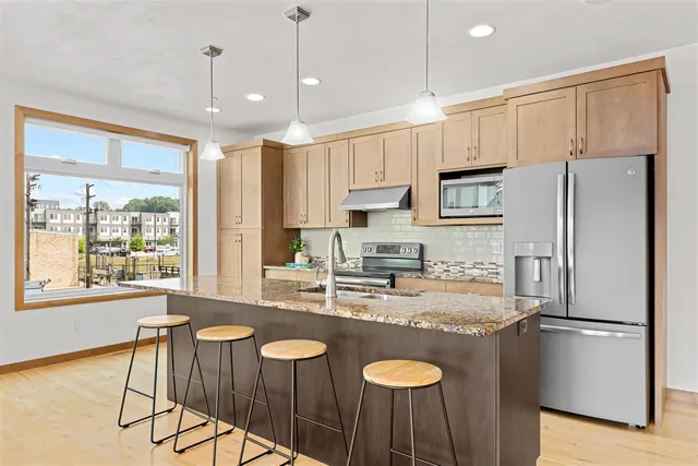 $685,000 | 1141 East Banta Court, Appleton, WI 54915