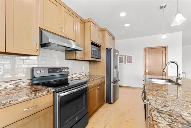 $685,000 | 1141 East Banta Court, Appleton, WI 54915