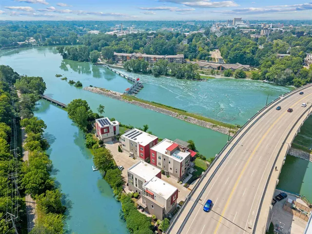 $685,000 | 1141 East Banta Court, Appleton, WI 54915