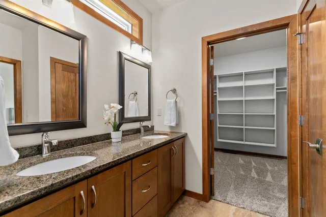 $685,000 | 1141 East Banta Court, Appleton, WI 54915