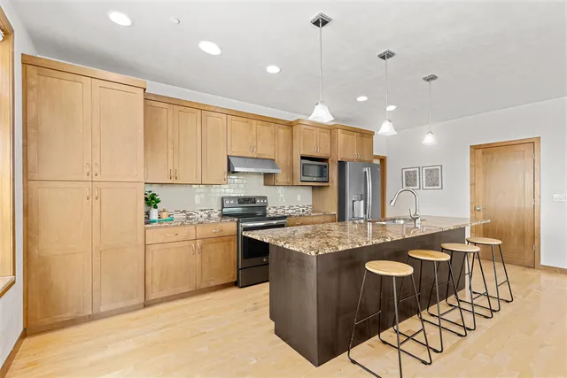 $685,000 | 1141 East Banta Court, Appleton, WI 54915