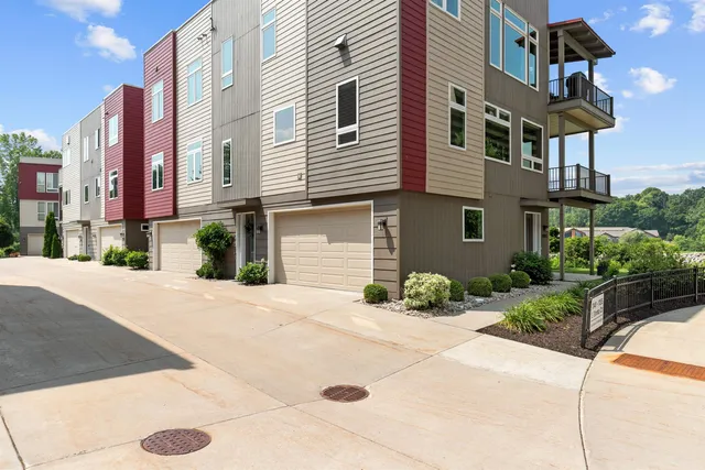 $685,000 | 1141 East Banta Court, Appleton, WI 54915