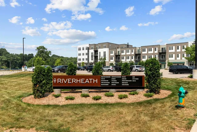 $685,000 | 1141 East Banta Court, Appleton, WI 54915