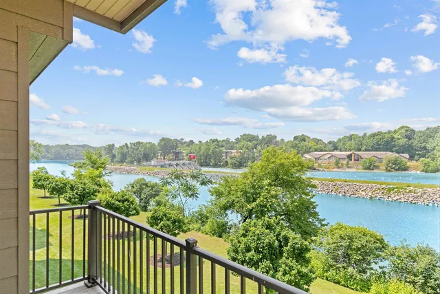 $685,000 | 1141 East Banta Court, Appleton, WI 54915