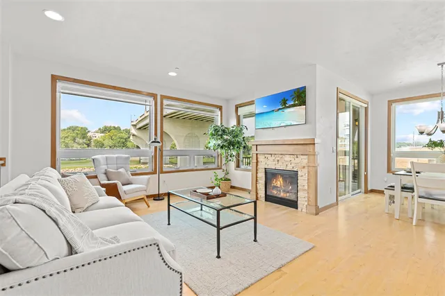 $685,000 | 1141 East Banta Court, Appleton, WI 54915