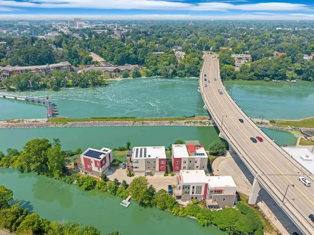 $685,000 | 1141 East Banta Court, Appleton, WI 54915