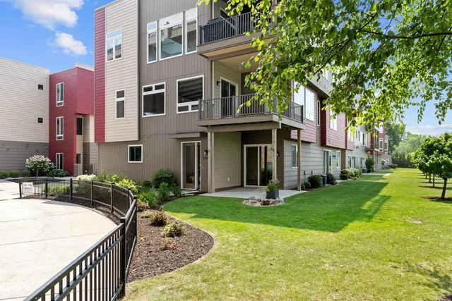 $685,000 | 1141 East Banta Court, Appleton, WI 54915