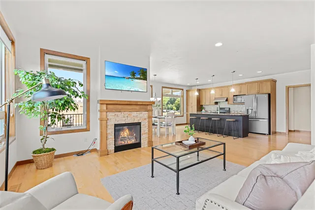 $685,000 | 1141 East Banta Court, Appleton, WI 54915