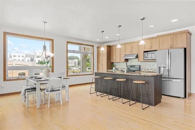 $685,000 | 1141 East Banta Court, Appleton, WI 54915