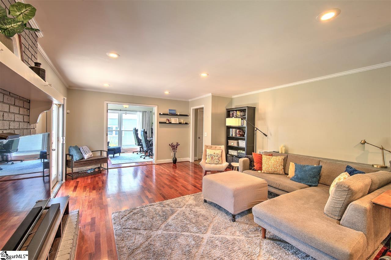 115 Pigeon Point Greenville, SC 29607 - Photo 6 of 36 Gallery Image 6