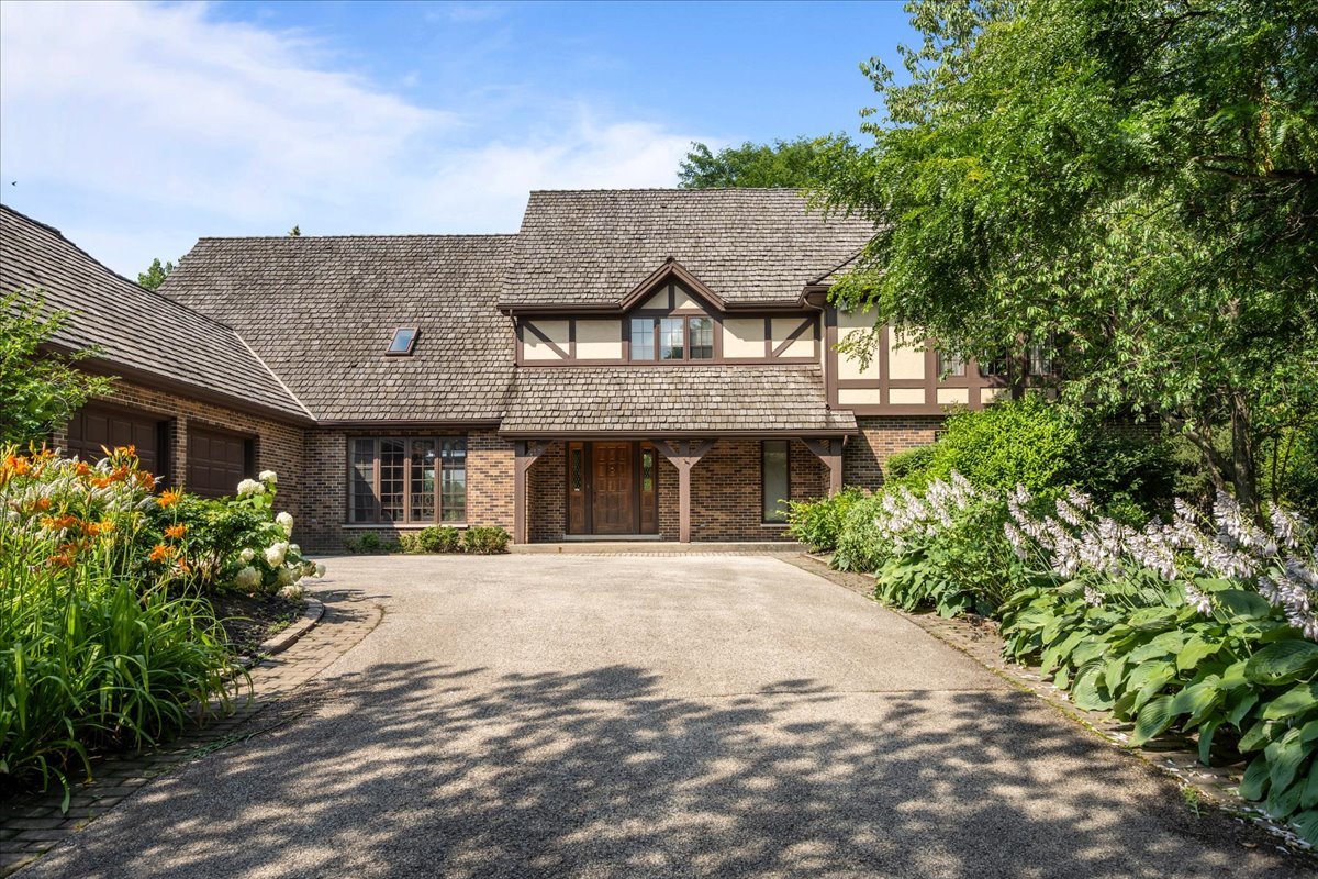 510 Buena Road Lake Forest, IL 60045 - Photo 2 of 40 front view of a house with a yard
