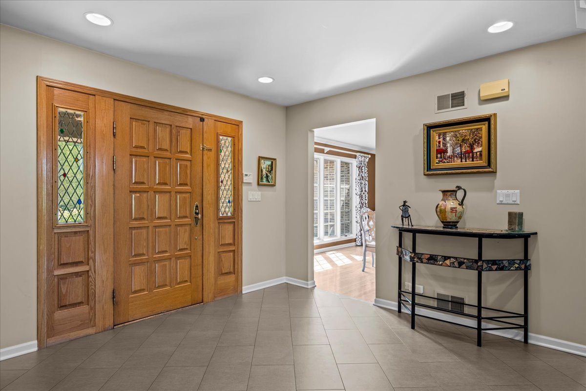 510 Buena Road Lake Forest, IL 60045 - Photo 3 of 40 a view of a livingroom with furniture and windows