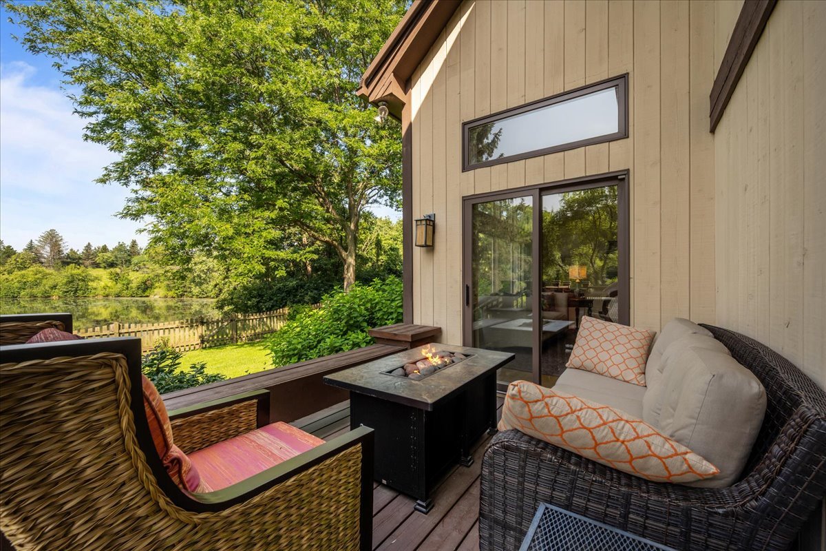 510 Buena Road Lake Forest, IL 60045 - Photo 33 of 40 a view of a outdoor seating area