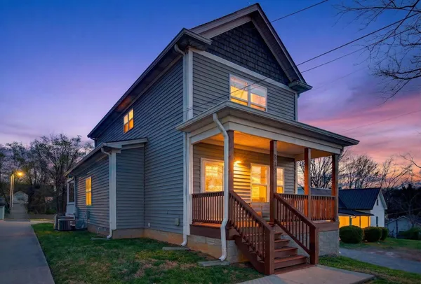 $344,900 | 813 5th Avenue East, Springfield, TN 37172