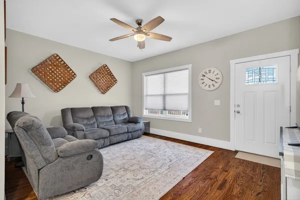 $344,900 | 813 5th Avenue East, Springfield, TN 37172